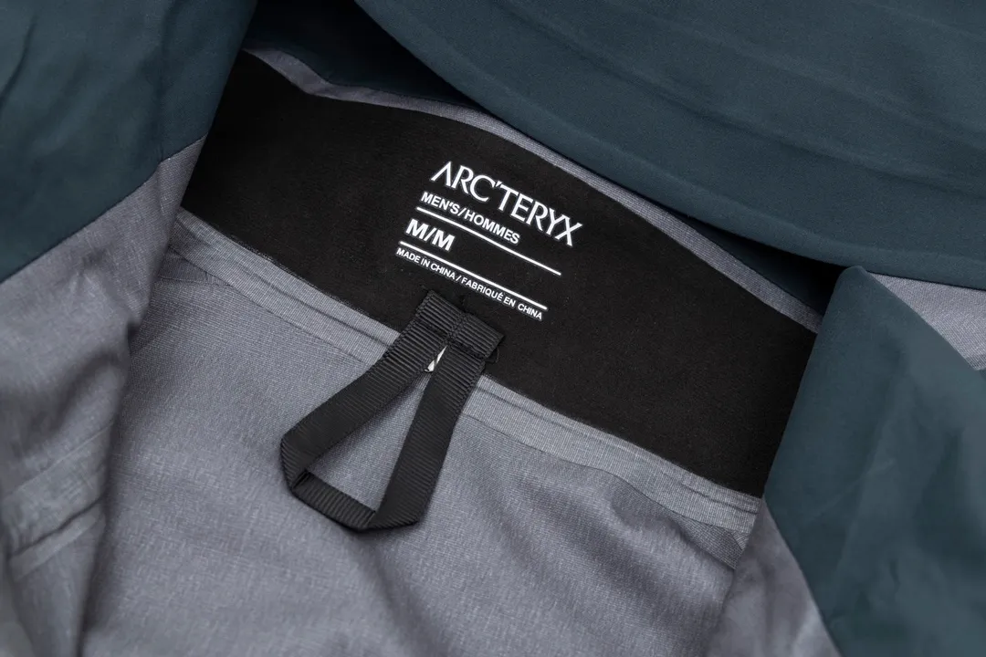 Arc'teryx Gore-tex ， ， ， 。 bluesign@ N 3LGORE-TEX ， Wear-Resistant， 、 Breathable， ， 20000 Breathable 10000 E 3D ， 3D ， ， ， Authentic YKK ， ， ， ， ， Factory ， ， ， 。 ， ， ，Lightweight ， Series ， Quality ！！